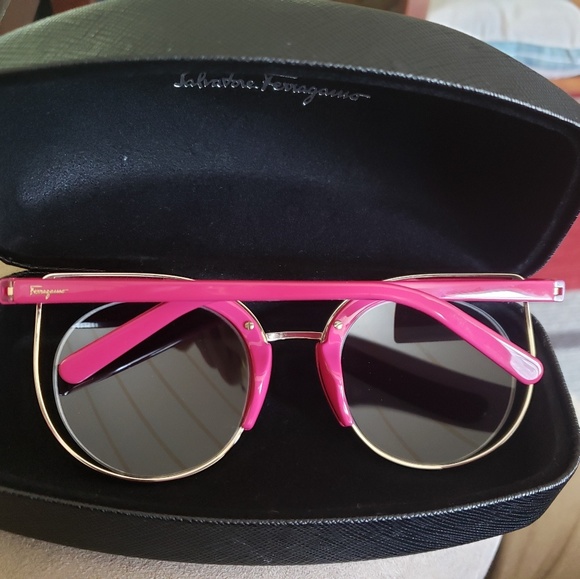 Beautiful Italian Sunglasses - Picture 2 of 5